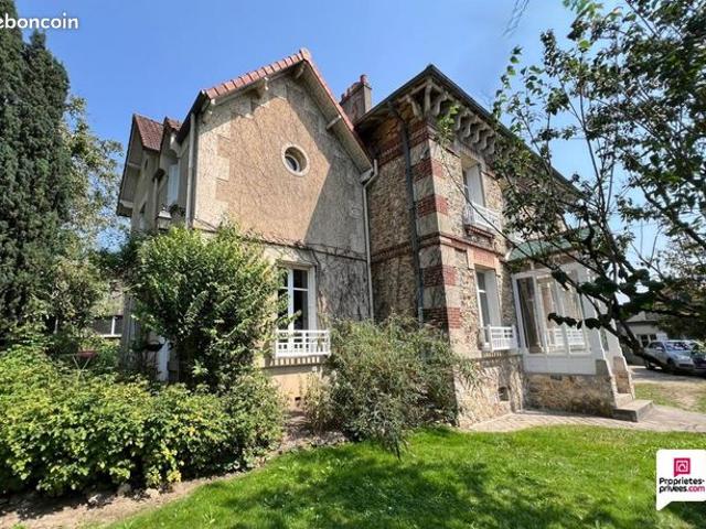 Maison 13 pièces 261 m²