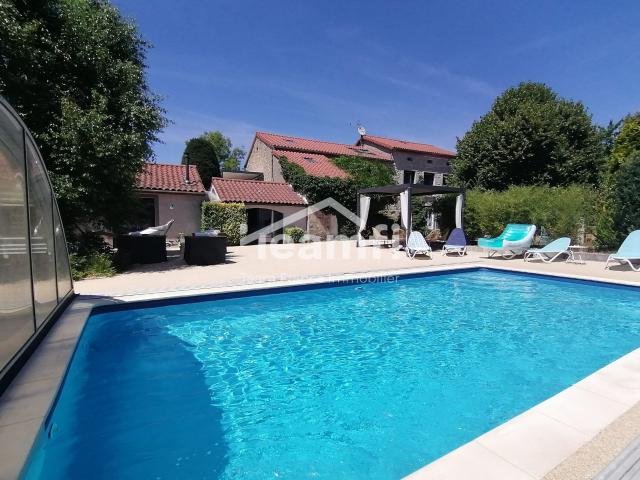 Maison 13 pièces 266 m²