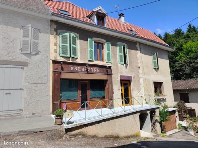 Maison 13 pièces 273 m²