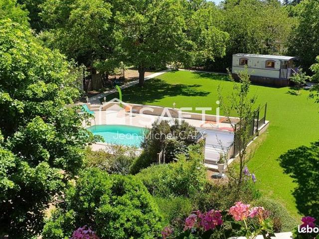 Maison 13 pièces 270 m²