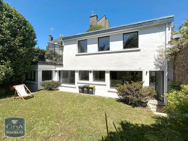 Maison 13 pièces 239 m²