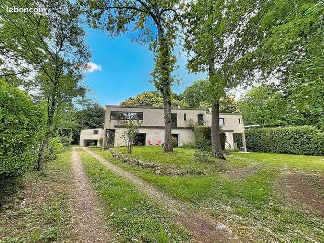 Maison 13 pièces 345 m²