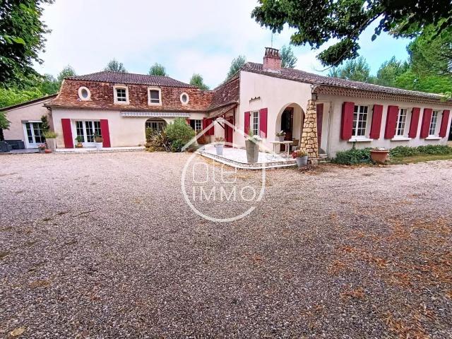 Maison 13 pièces 348 m²