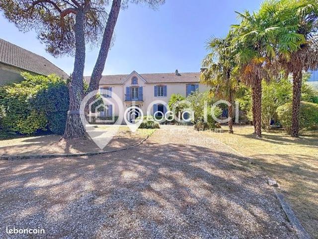 Maison 13 pièces 348 m²