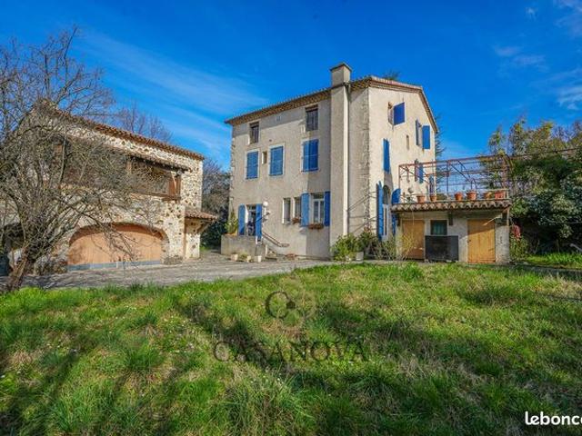 Maison 13 pièces 350 m²