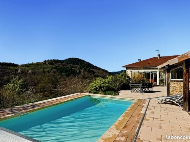 Maison 13 pièces 357 m²
