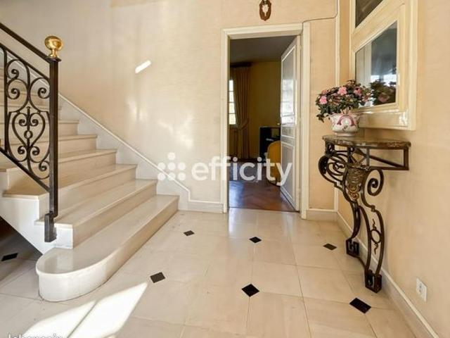 Maison 13 pièces 362 m²
