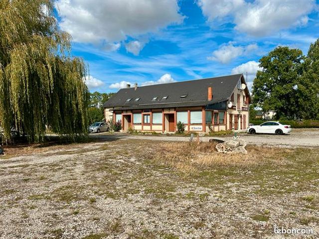 Maison 13 pièces 370 m²