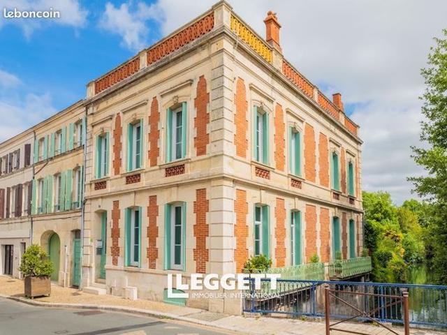 Maison 13 pièces 370 m²