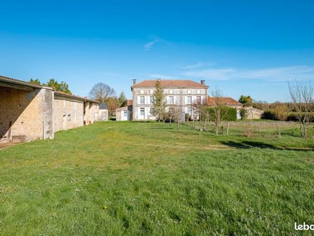 Maison 13 pièces 370 m²