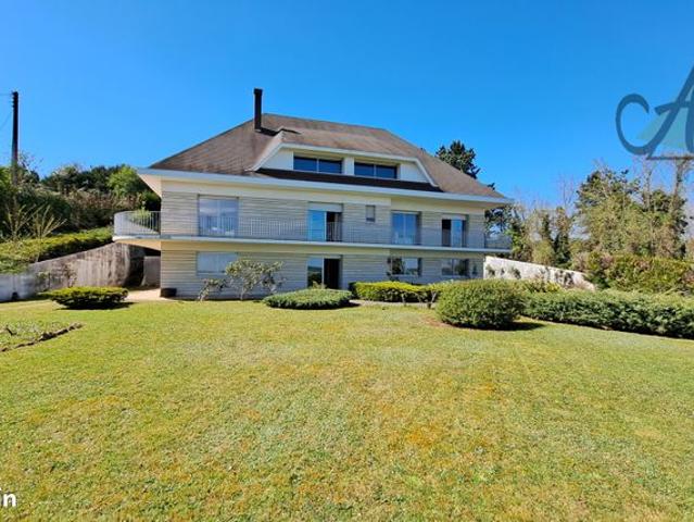 Maison 13 pièces 378 m²