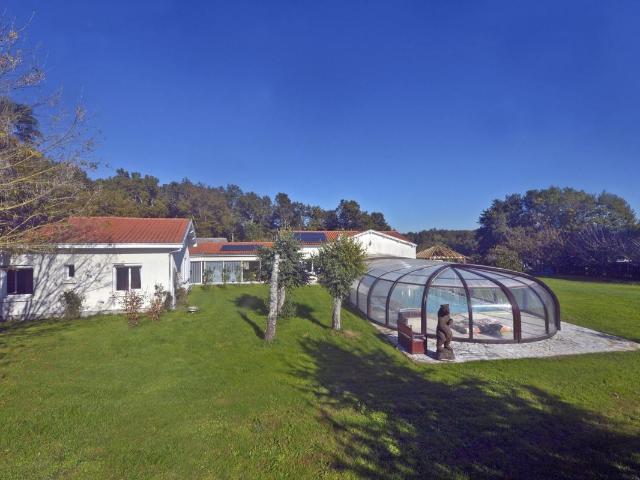 Maison 13 pièces 380 m²