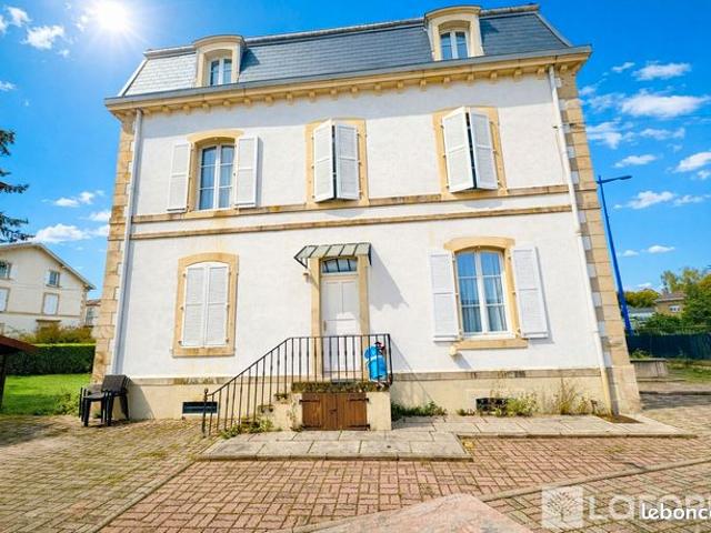 Maison 13 pièces 303 m²