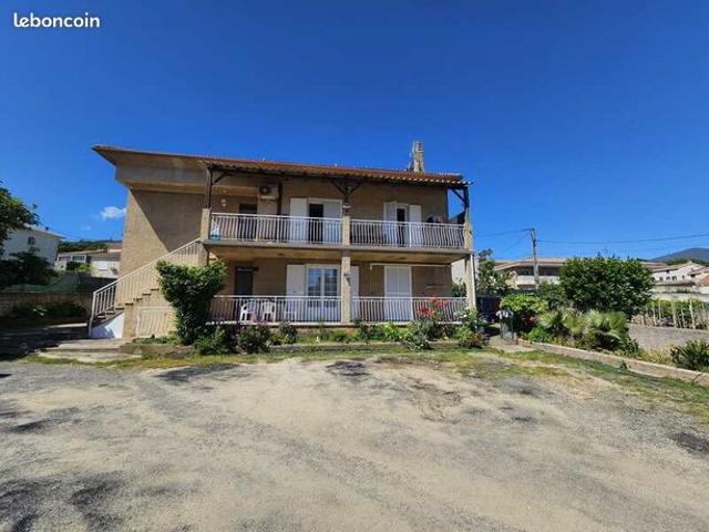 Maison 13 pièces 300 m²
