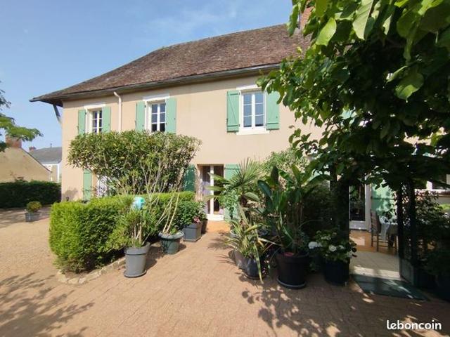 Maison 13 pièces 300 m²