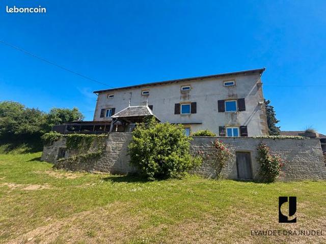 Maison 13 pièces 300 m²