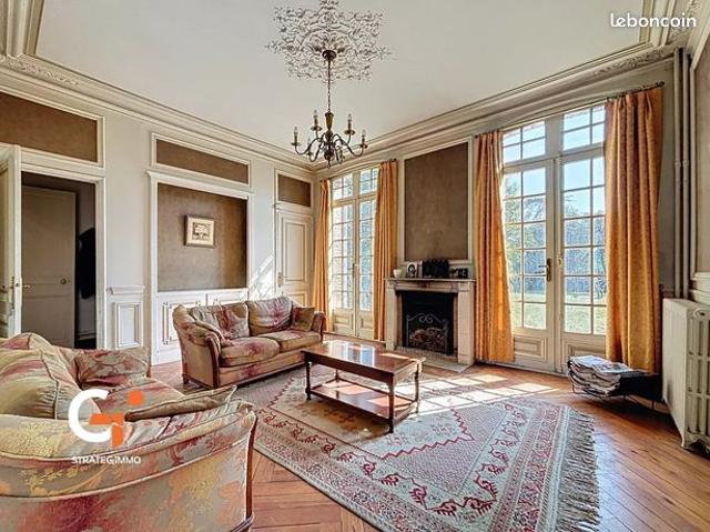 Maison 13 pièces 300 m²