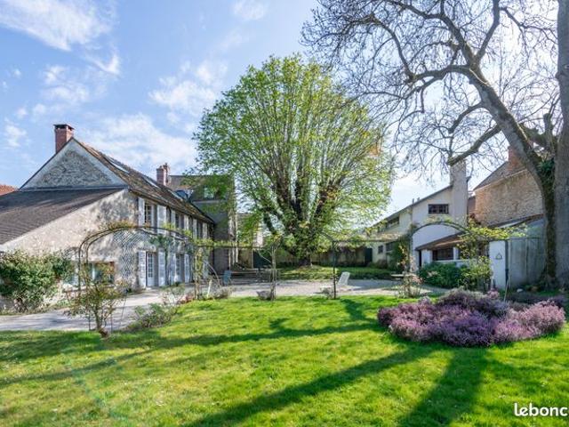 Maison 13 pièces 300 m²