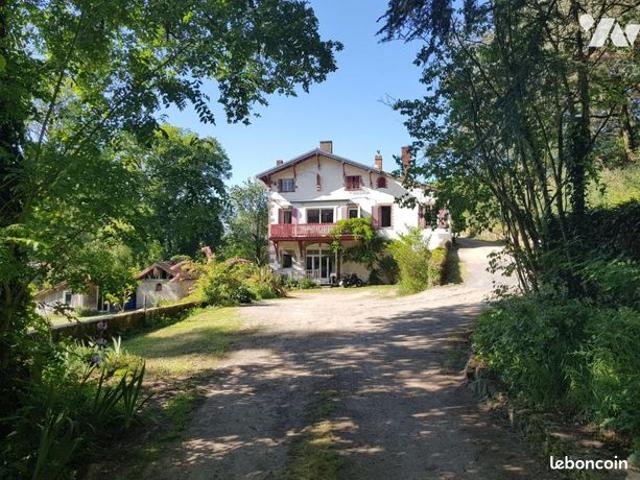 Maison 13 pièces 301 m²