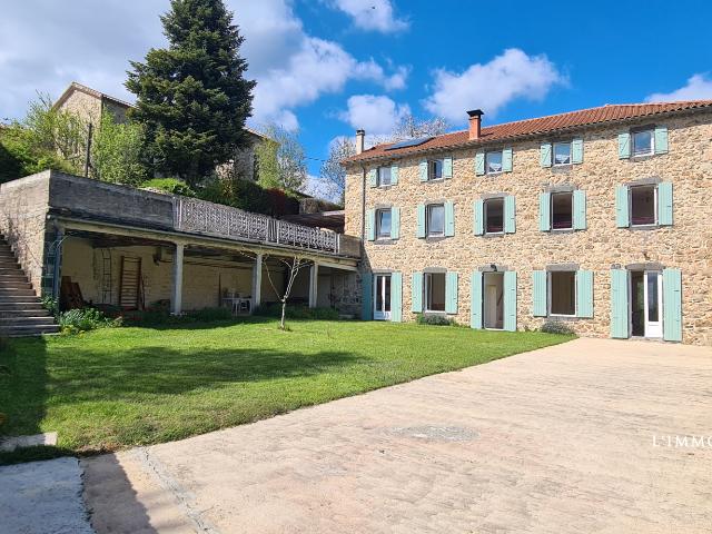 Maison 13 pièces 307 m²