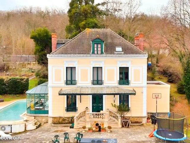 Maison 13 pièces 305 m²
