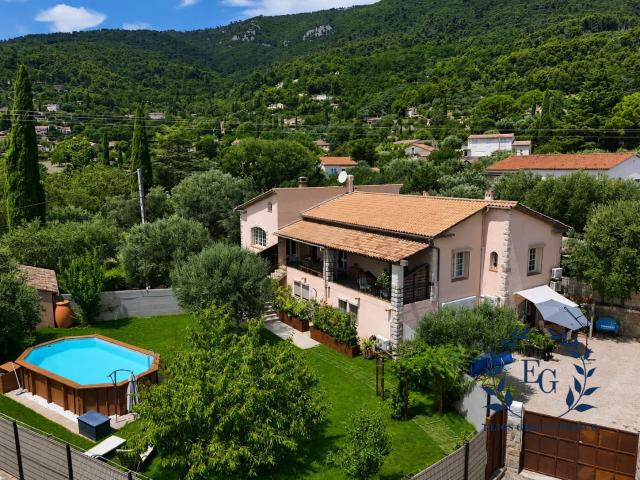 Maison 13 pièces 310 m²