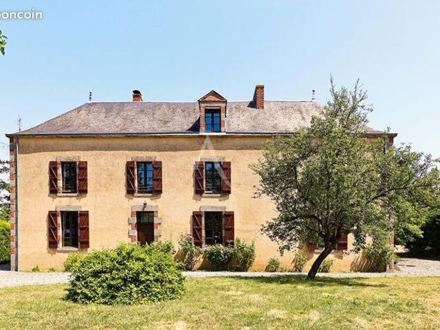 Maison 13 pièces 311 m²