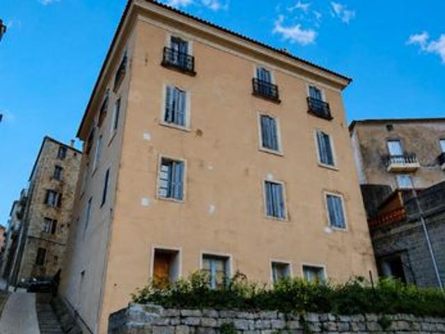 Maison 13 pièces 317 m²
