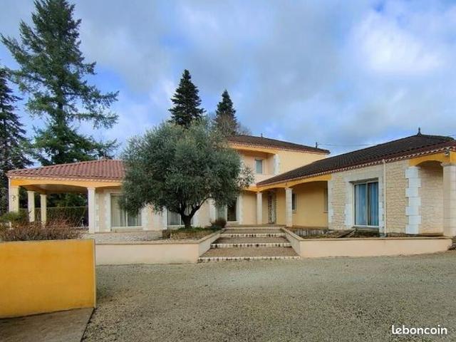 Maison 13 pièces 320 m²
