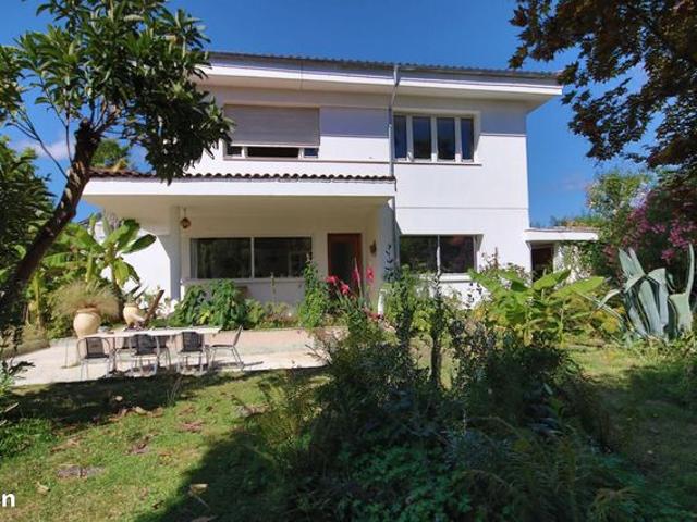 Maison 13 pièces 320 m²