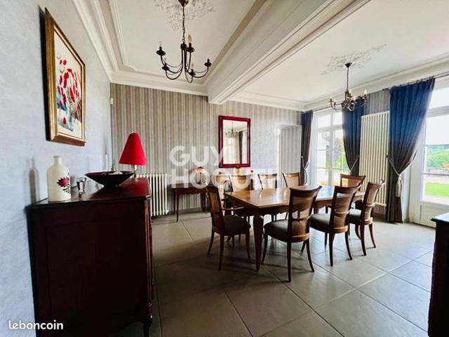 Maison 13 pièces 330 m²
