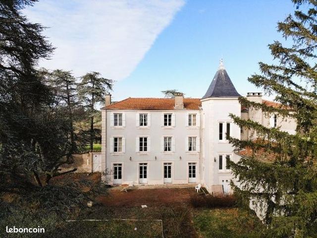 Maison 13 pièces 450 m²