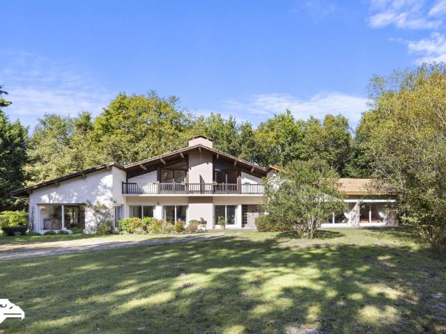 Maison 13 pièces 464 m²