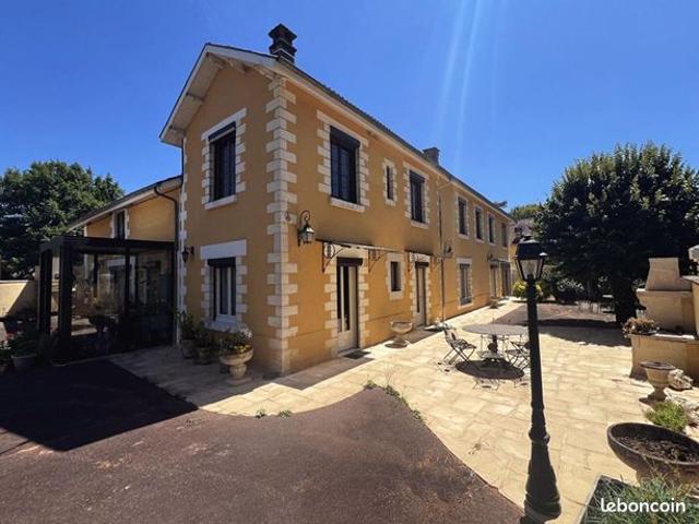 Maison 13 pièces 400 m²