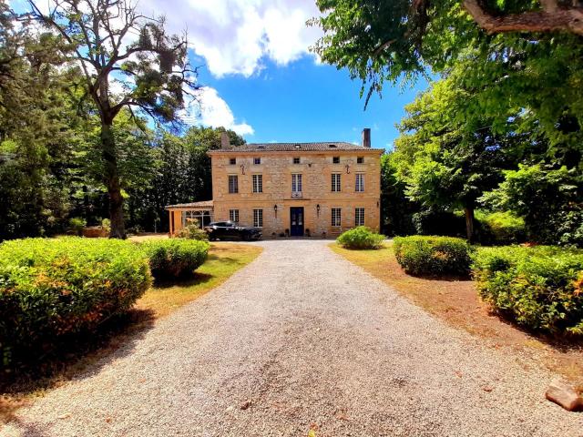 Maison 13 pièces 438 m²