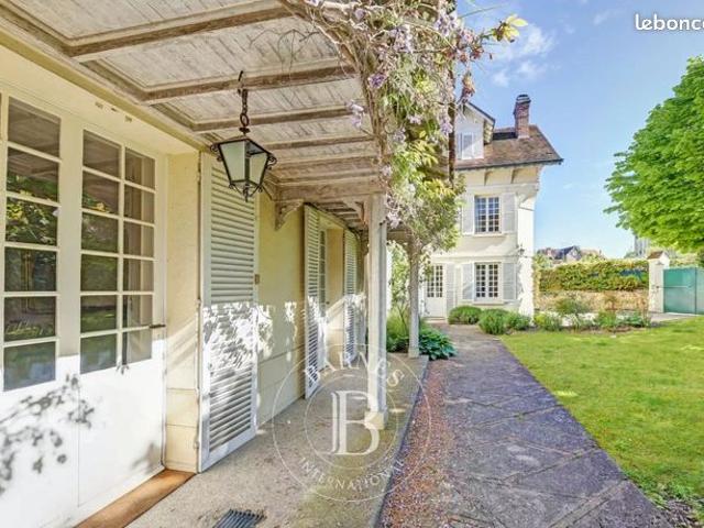 Maison 13 pièces 439 m²