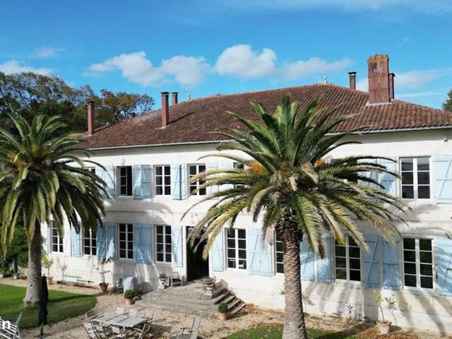 Maison 13 pièces 700 m²