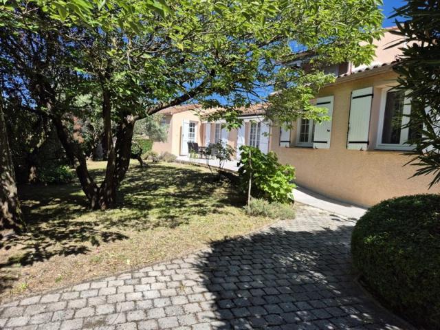 Maison 145 m2 Hab. Terrain 115 m2 Piscine