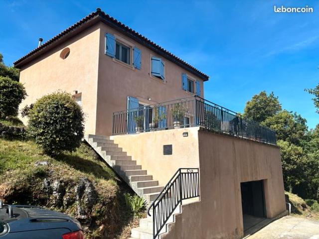 Maison 148 m2 récente avec garage, terrasse et jardin de 1331 m2