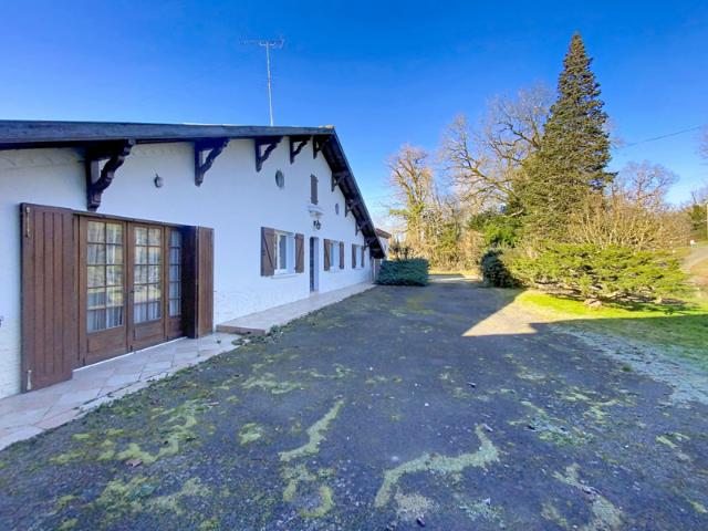 Maison 140 m2 avec dépendances et 18 000 m2 de terrain