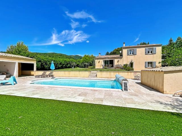Maison 142 m² avec piscine et vue exceptionnelle à Bevons