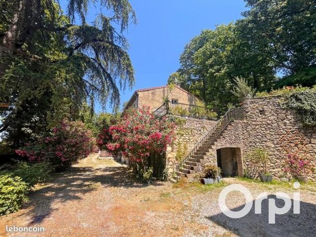 Maison 14 pièces 1 023 m²