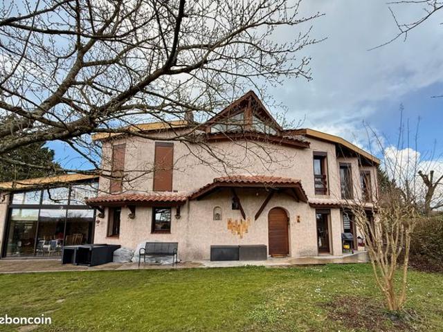 Maison 14 pièces 260 m²