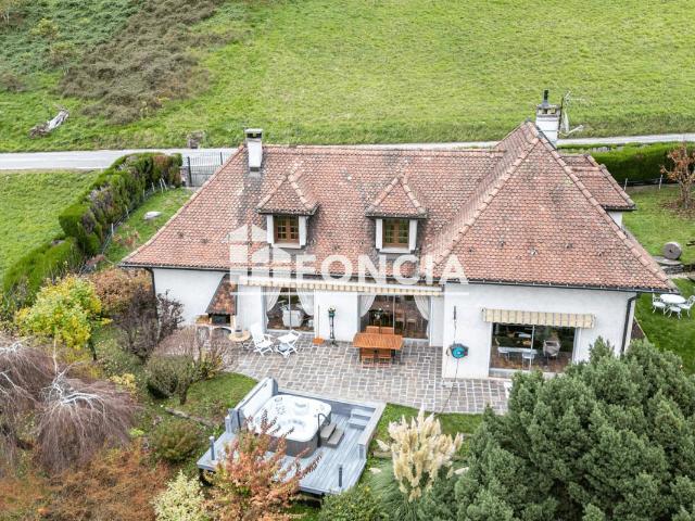 Maison 14 pièces 261 m²