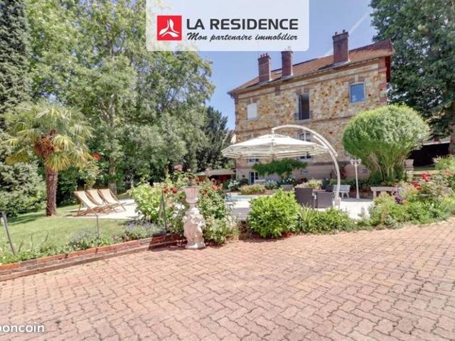 Maison 14 pièces 264 m²