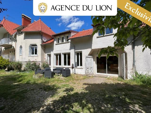 Maison 14 pièces 340 m²