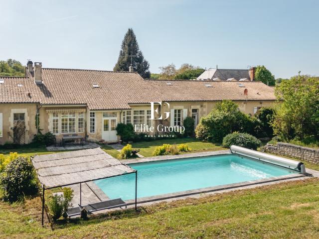 Maison 14 pièces 341 m²