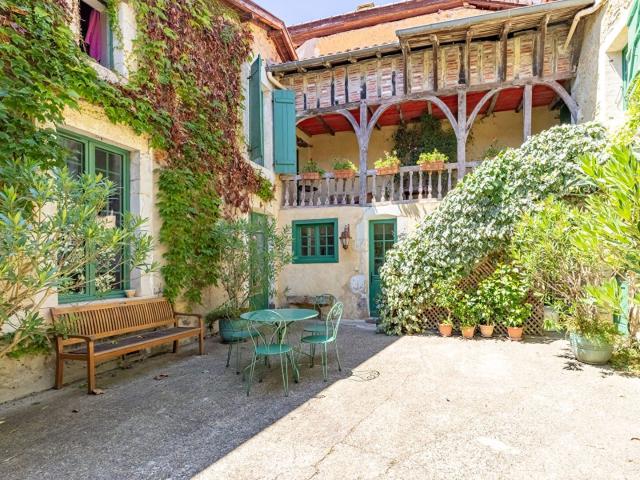Maison 14 pièces 341 m²
