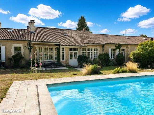 Maison 14 pièces 346 m²