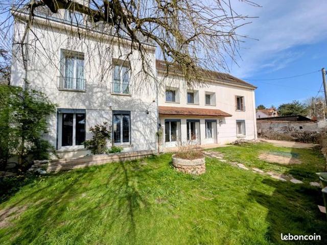 Maison 14 pièces 370 m²